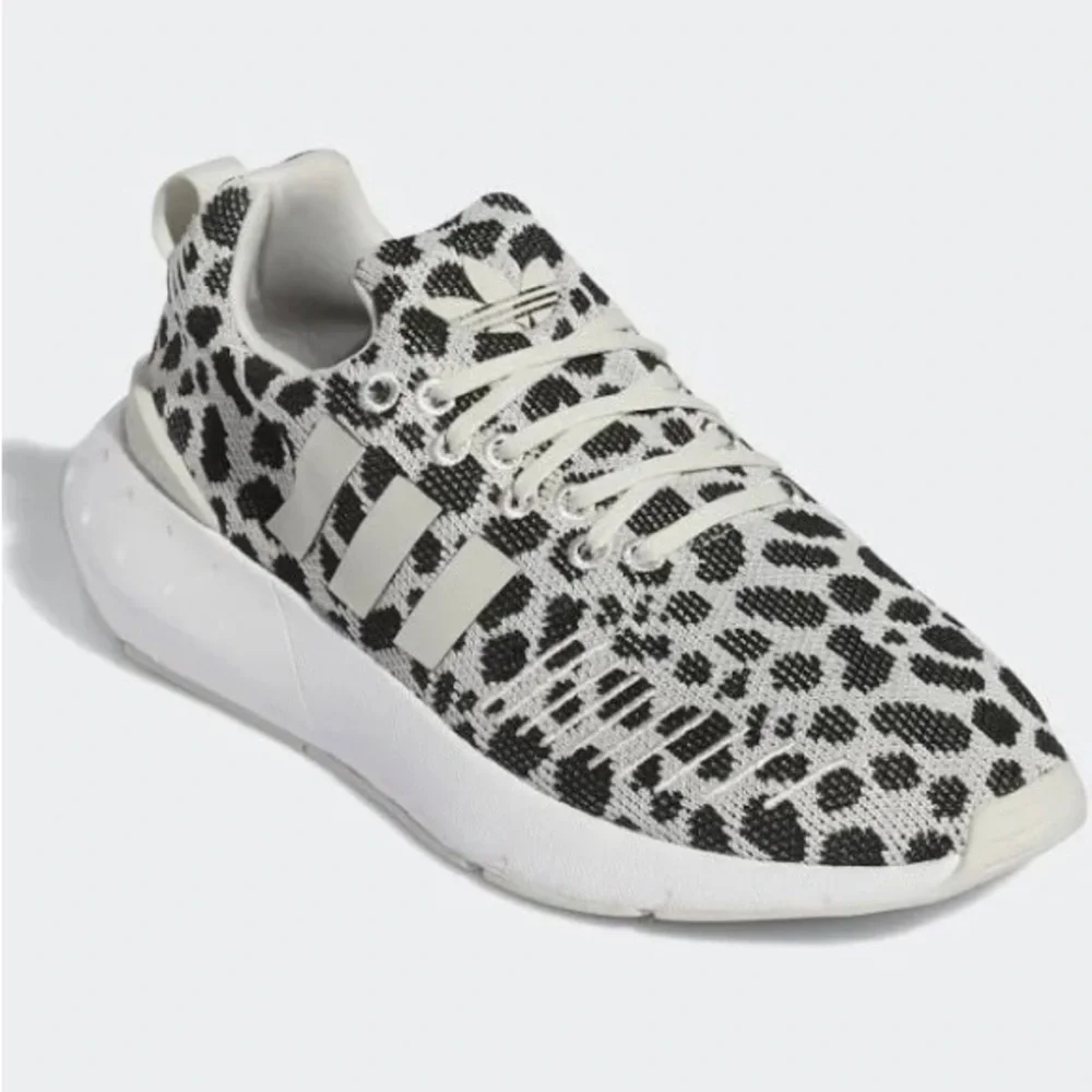 💎✨ New ✨💎 ADIDAS tennis shoes - Picture 3 of 9